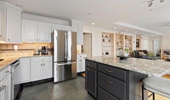 24 Pleasant St, Bangor, ME 04401