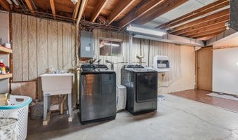 2324 Briarwood Dr, Asbury, IA 52002