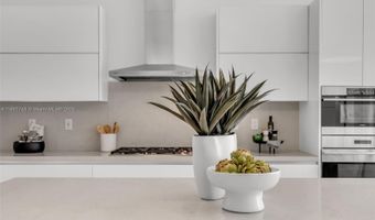 124 Park Dr, Bal Harbour, FL 33154