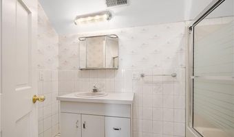 40 Alpine Estates Dr, Cranston, RI 02921