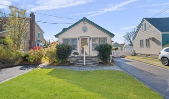 38 Bayside Pl, Amityville, NY 11701