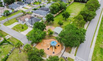 92 W 13TH St, Atlantic Beach, FL 32233