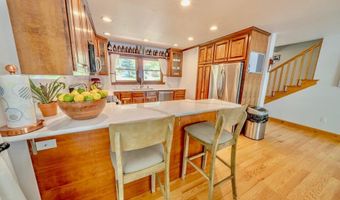 19 Glenview Ln, Belfast, ME 04915