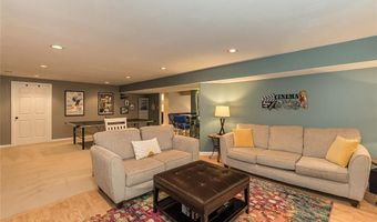 414 Arbor Glen Dr, Ballwin, MO 63021