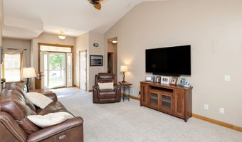1018 Falcon Dr SE, Altoona, IA 50009
