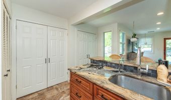 18 Evergreen Dr, Bayonne, NJ 07035