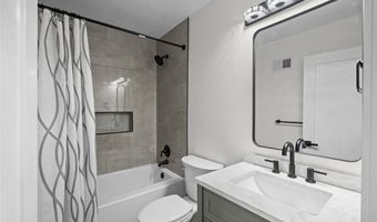 628 Hickory Knoll Ct, Ballwin, MO 63021
