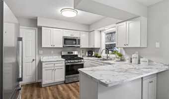 907 40th Ln, Anoka, MN 55303