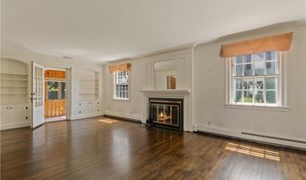 20 Drowne Pkwy, East Providence, RI 02916