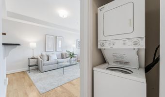231 N THOMAS St 105, Arlington, VA 22203
