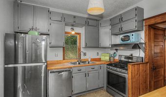 218 E 7th St, Ames, IA 50010