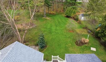 27 Old Meadow Ln, Cumberland, RI 02864