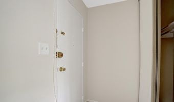 7717 DONNYBROOK Ct 103, Annandale, VA 22003