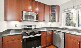 4089 S FOUR MILE RUN Dr 201, Arlington, VA 22204