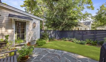 2 Tomlow Trce, Beaufort, SC 29906