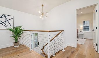 8 Kerins Ter, Newport, RI 02840