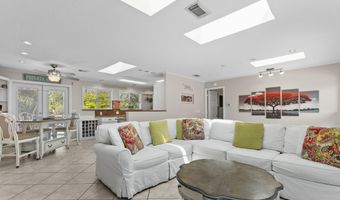 310 MAGNOLIA St, Atlantic Beach, FL 32233