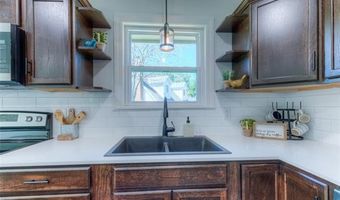 1063 Rolling Meadows Ct, Bartlesville, OK 74006