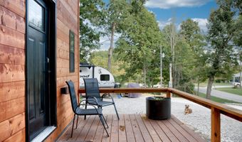 576 Pine Grove Rd, Beattyville, KY 41311