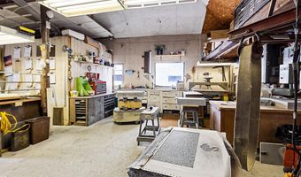 585 Riverside Dr, Augusta, ME 04330