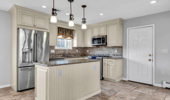 91 Wind Jammer Ct, Bayville, NJ 08721