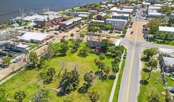 30 Ave G, Apalachicola, FL 32320