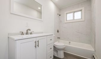 101 Monroe St, Amityville, NY 11701