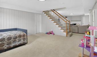 5973 SEARL Ter, Bethesda, MD 20816