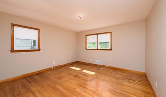 570 Garfield Ave, Belford, NJ 07718