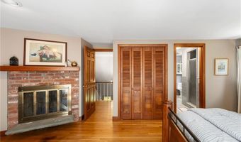 2 Spinney Ln, North Kingstown, RI 02852