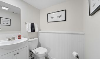 1028 7th St NW, Altoona, IA 50009