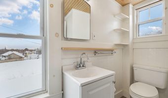 57 Oxford St, Augusta, ME 04330