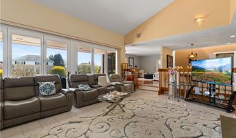 27 Alpine Estates Dr, Cranston, RI 02921