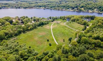 8 Ferry Ln, Berkley, MA 02779