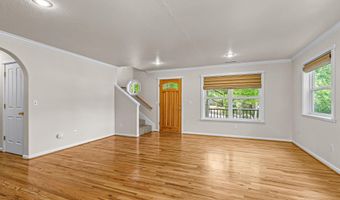 380 Hemlock Ln, Ashland, OR 97520