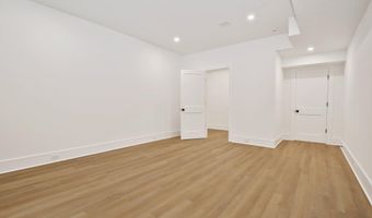 8 Fado Ln, Cos Cob, CT 06807