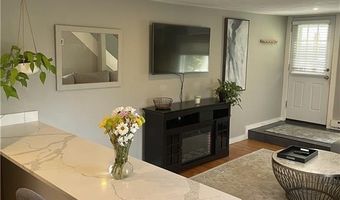 16 Dudley Ave 6, Newport, RI 02840