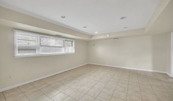 10 N ADAMS Dr, Addison, IL 60101