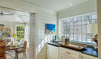 22 Lantern Ln, Barrington, RI 02806