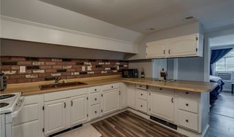 16 Bethune St, Alexandria Bay, NY 13607