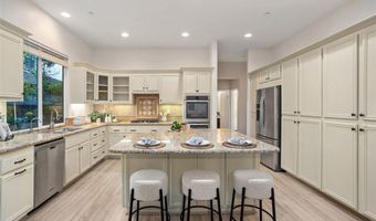 608 Inverlochy Dr, Fallbrook, CA 92028