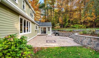 3 Chickadee Ct, Bedford, NH 03110