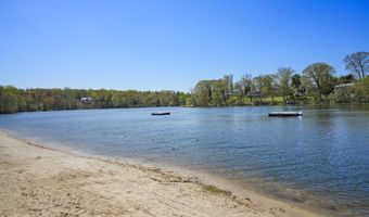 28 Alan Rd, Danbury, CT 06810