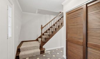 130 Holly Garden Dr, Ballwin, MO 63021