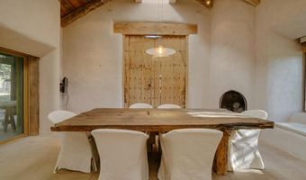 26 La Canada Rd, Arroyo Seco, NM 87514