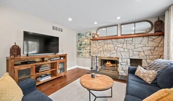 2 Independence Dr, Aberdeen, NJ 07747