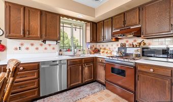 2 Violet Ct, Bergenfield, NJ 07621