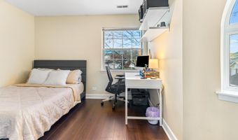 737 W Happfield Dr, Arlington Heights, IL 60004