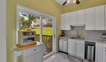 11 Watch Hill Cir 11, Cromwell, CT 06416