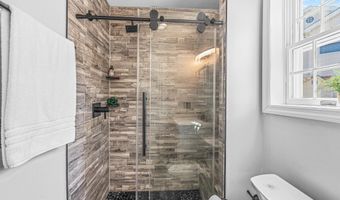 50 Yardarm Ct, Bayville, NJ 08721